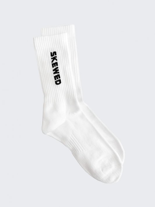 Unisex white socks in organic cotton. Set of 2 pairs. Black skewed logo