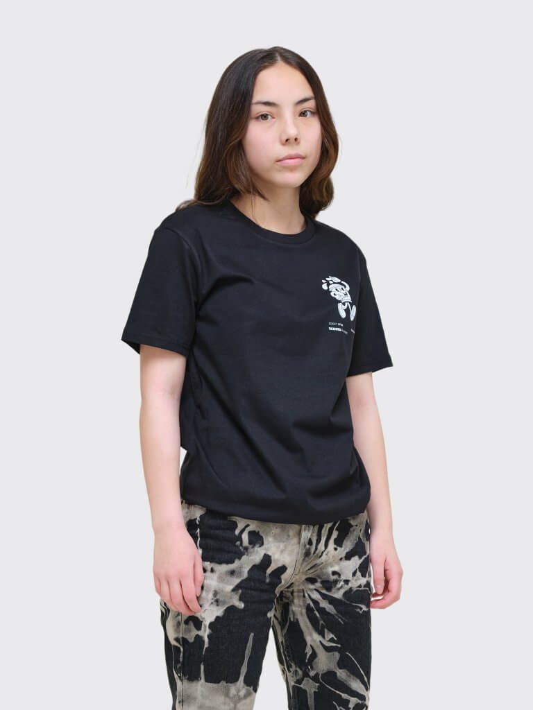 model wearing skewed autops world series can print black tshirt